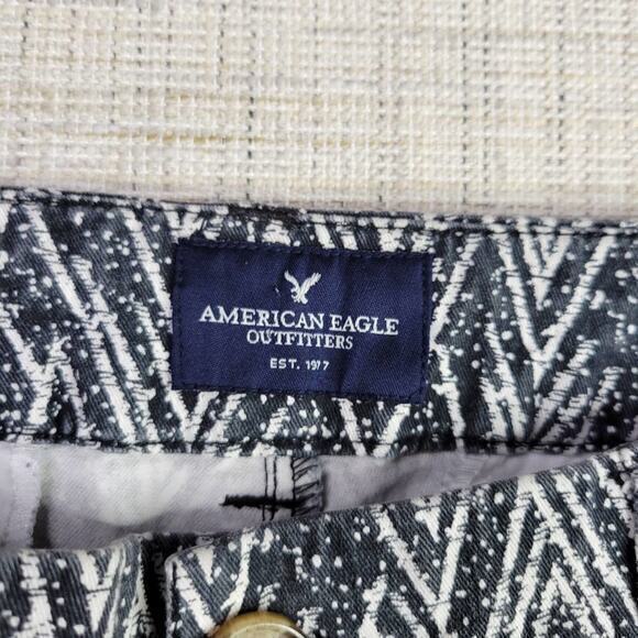American Eagle Chevron Midi Stretch Shorts Black White Size‎ 8 - Picture 4 of 5